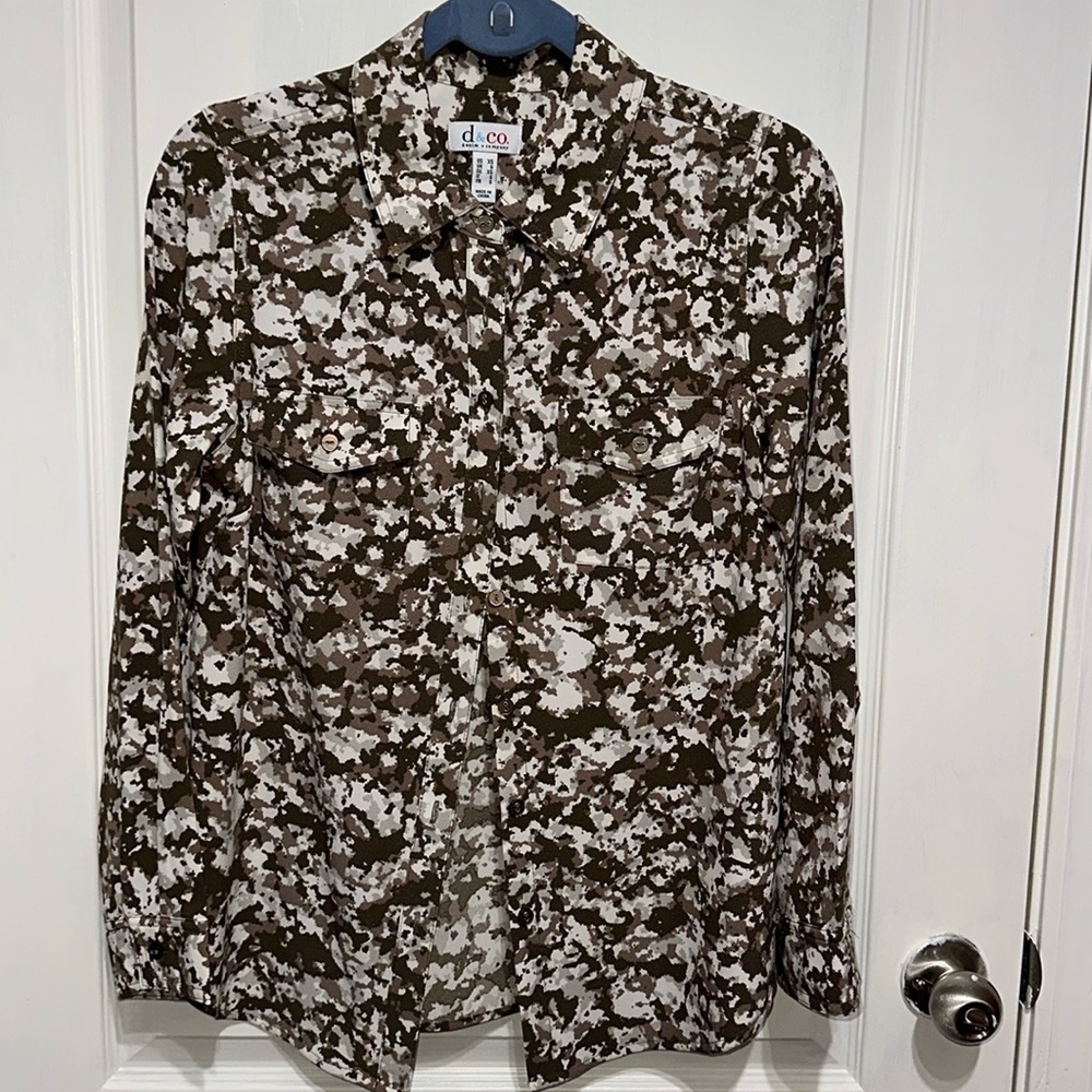D & Co. denim and company size XS long sleeve button down shirt